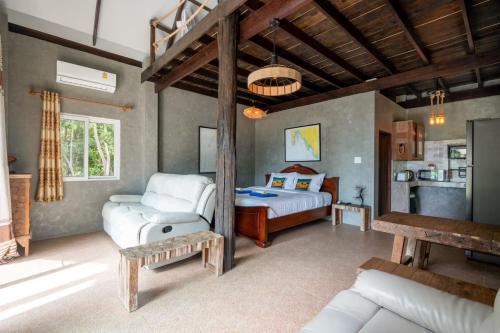Voodi või voodid majutusasutuse Koh Pu Sea View Beach Resort toas