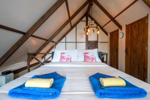 Voodi või voodid majutusasutuse Koh Pu Sea View Beach Resort toas