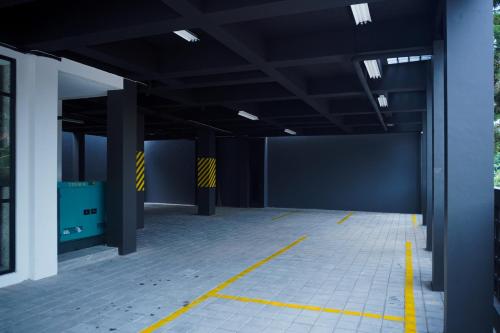an empty room with yellow lines on the floor at Sans Vibes Hotel Damai Yogyakarta in Kejayan