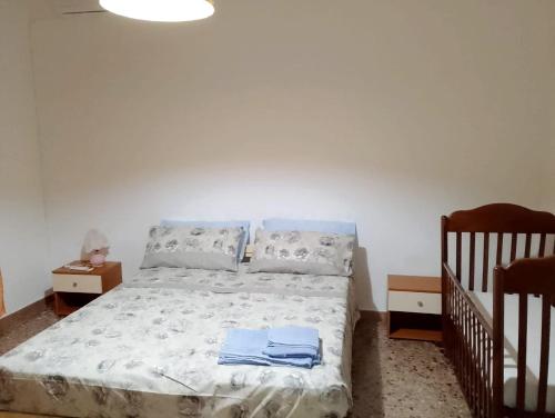 a bed in a bedroom with two twin beds at La casa di Anna Maria in Nardò