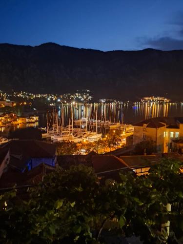 Romantic Escape - Stunning Rooftop Views - Old Town