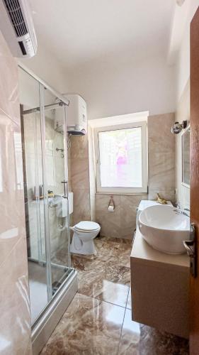 Un baño de Beach Villa at Split top location