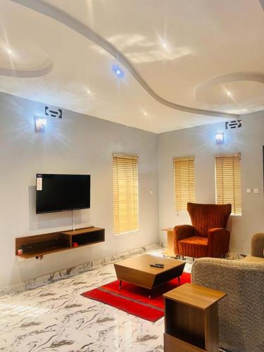 TV a/nebo společenská místnost v ubytování Executive 3 Bedroom Flat at WTC Estate