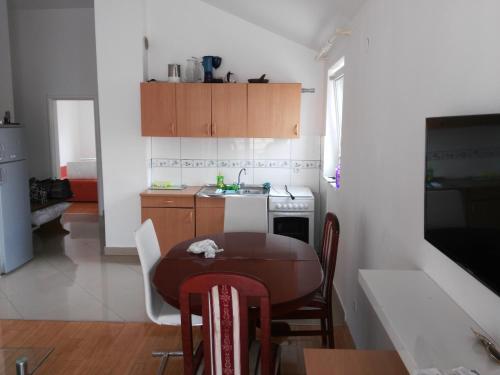 Dotty Apartments with Pool