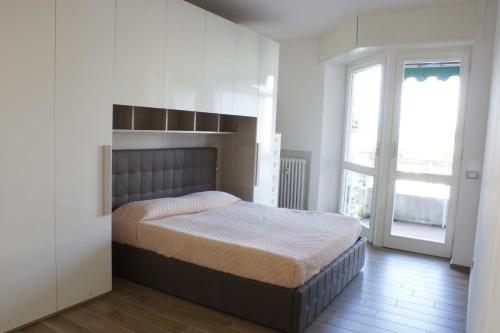 Postel nebo postele na pokoji v ubytování Appartamento Azalea Stresa