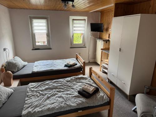 Ένα ή περισσότερα κρεβάτια σε δωμάτιο στο Ferienwohnung Süd