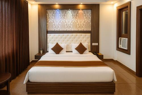 a bedroom with a large bed in a room at Hotel JP International in Katra
