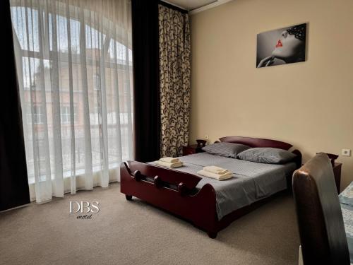 Una cama o camas en una habitación de DBS Hotel