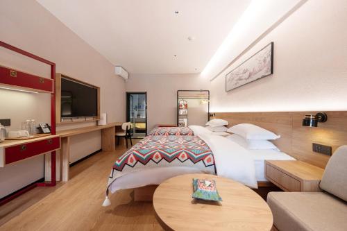 Postel nebo postele na pokoji v ubytování Jiuzhaigou Jijian Nanshan B&B