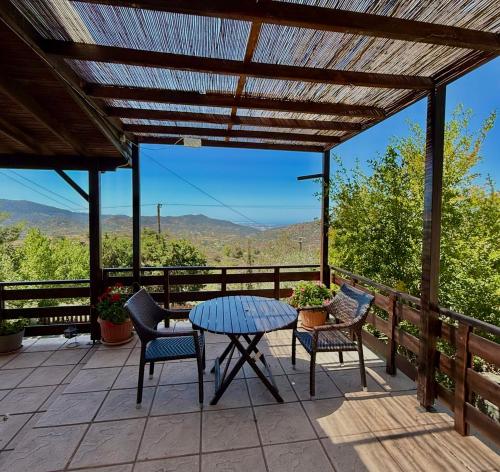a patio with a table and chairs and a view at Apokas Country House in Zoopiyi