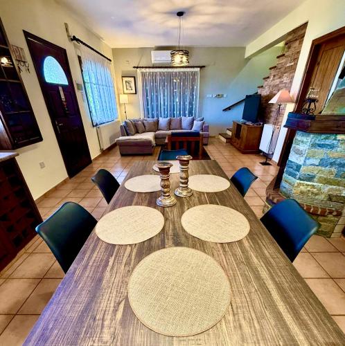 a living room with a wooden table and chairs at Apokas Country House in Zoopiyi