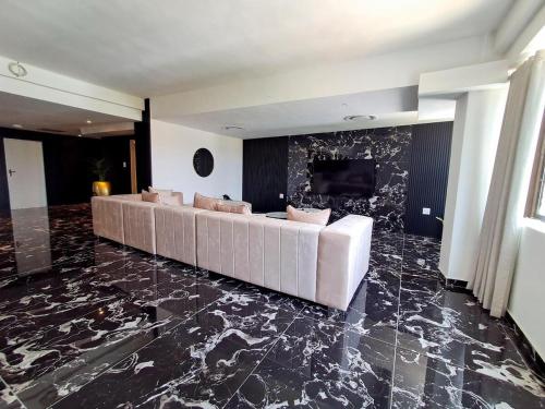 Ruang duduk di Pent Lucius - 3 bedroom Penthouse
