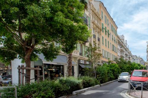 #28 Staywizus -1 BDR Flat AC Balcony Hper Central 10mins to Beach & old town
