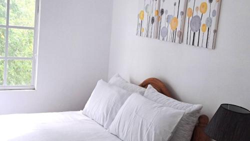 Ein Bett oder Betten in einem Zimmer der Unterkunft Montego Bay - Hillside Retreat