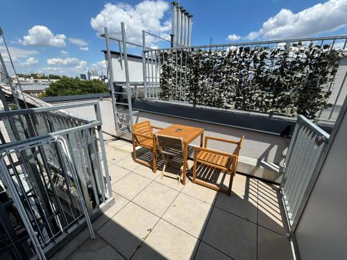 OrestaLiving - Penthouse in 2nd District with View