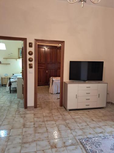 Μια τηλεόραση ή/και κέντρο ψυχαγωγίας στο Home Stella