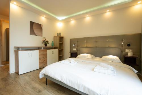 EasyStay Studio with Queen-Size Bed, Self Check-in K6