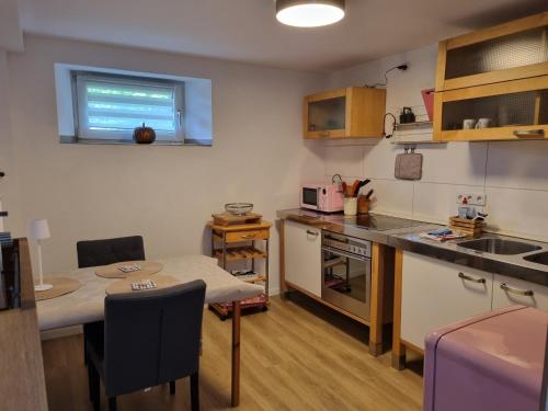 Dapur atau dapur kecil di Manderscheid Ferienwohnung mit Weitblick