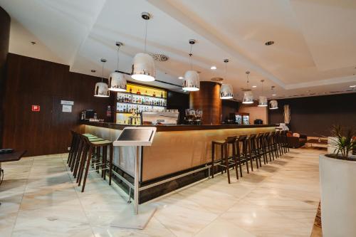 Lounge nebo bar v ubytování DoubleTree By Hilton Košice