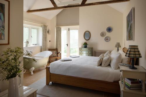 Gallery image of Husk in Thorington