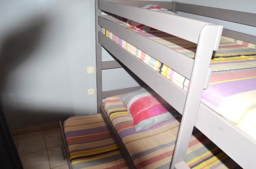 Μία ή περισσότερες κουκέτες σε δωμάτιο στο Appartements front de Mer SABLES D'OLONNE