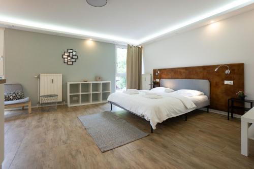 Ένα ή περισσότερα κρεβάτια σε δωμάτιο στο Modern Studio with Queen-Size Bed, Self Check-in