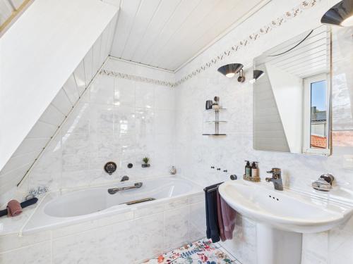 a white bathroom with a tub and a sink at Villa Rose Neu renoviert und voll ausgestattet in Königsberg in Bayern