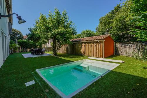 Promo 20 pourcent - Grand écran - piscine - baby foot - idéal famille ou amis