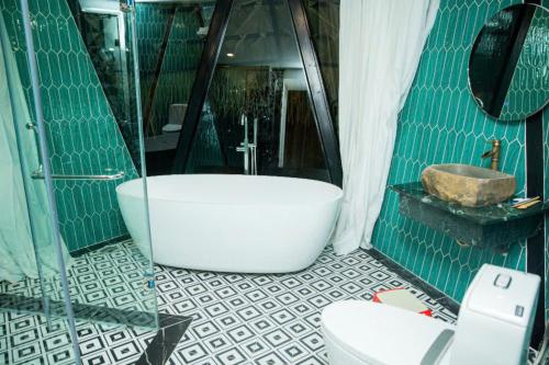Phòng tắm tại Soca Villa Ba Vì - Venuestay