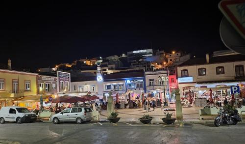 Γενική άποψη της πόλης Ferragudo ή θέα της πόλης από  αυτό το διαμέρισμα