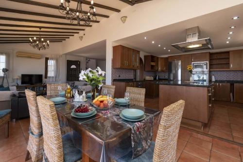 Villa El Mirador 6 Bedrooms