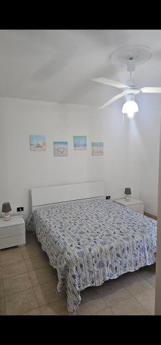 a bedroom with a bed and a ceiling fan at Casa Vacanze Errico in Pulsano