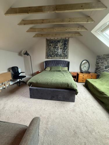 a bedroom with a green bed in a room with ceilings at Fernbank Cottage - Bruichladdich, Isle of Islay in Bruichladdich