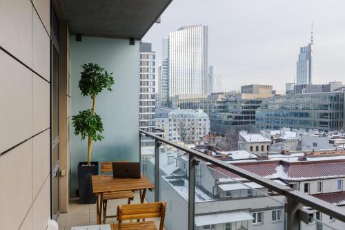 Μπαλκόνι ή βεράντα στο Lumina cozy apartment Platinum Tower