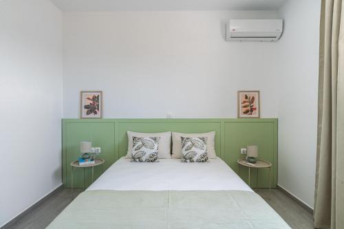 Postel nebo postele na pokoji v ubytování Elyria Apartment Porto Heli