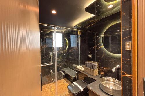 Bilik mandi di Hotel Al Saudia