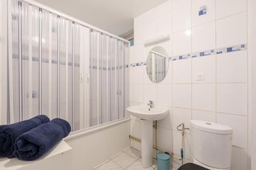 a bathroom with a sink and a toilet and a mirror at Au pied du château - Proche gare Lunéville in Lunéville