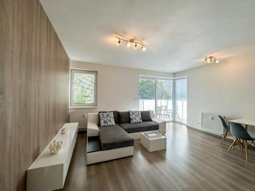 Simcity VII I Downtown 24 7 w parking and terrace