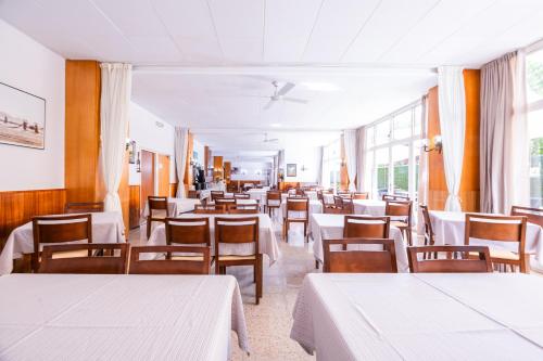Restoran atau tempat lain untuk makan di Hotel Bell Aire