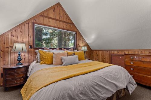 a bedroom with a large bed and a window at Lewis Ave Lodge in Tahoma