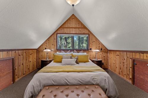 a bedroom with a large bed and a window at Lewis Ave Lodge in Tahoma