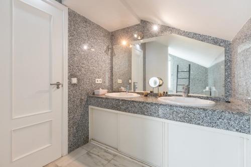 Blue Glass Penthouse in Marbella city center