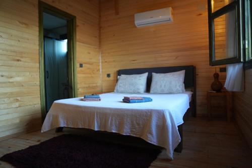 Postel nebo postele na pokoji v ubytování Lake Wood House