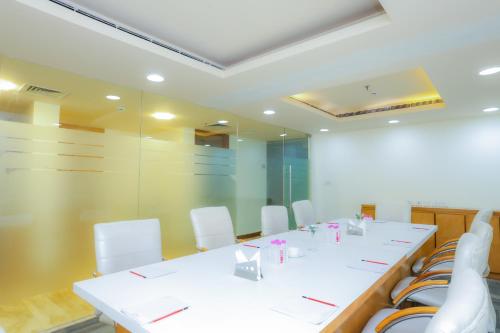 Zona business o sala de conferencias en The Conway