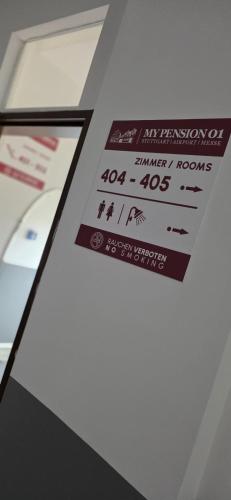 a sign on the side of a table at My Pension 01 in Leinfelden-Echterdingen