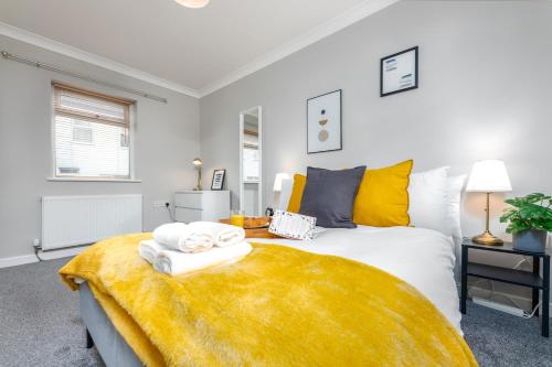 a bedroom with a bed with towels on it at Chic 2 Bedroom House in the Heart of Cardiff in Cardiff