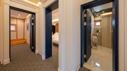 a hallway leading to a room with a bed at Hwangridan Stay in Gyeongju