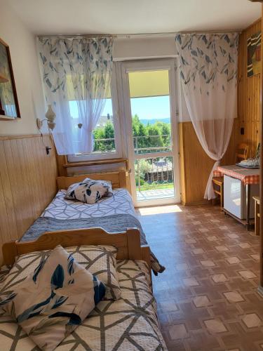Postel nebo postele na pokoji v ubytování Malownicze Bieszczady - pokoje goscinne