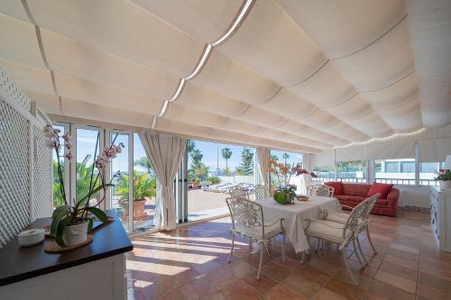 Apartamento amplio en primera linea playa Burriana , terraza grande con vistas al mar