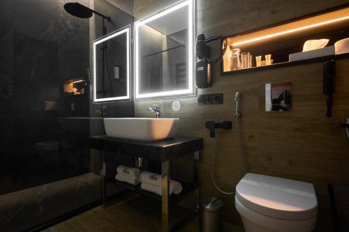Un baño de Twins Hotel & Spa